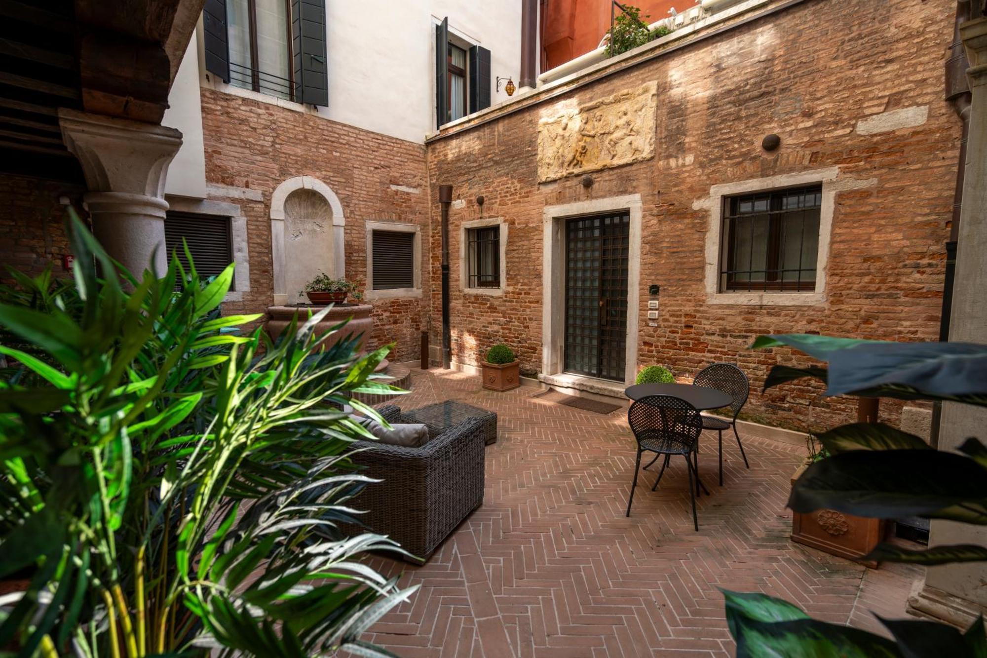 Palazzo Morosini Degli Spezieri - Lifestyle Apartments Венеция Екстериор снимка