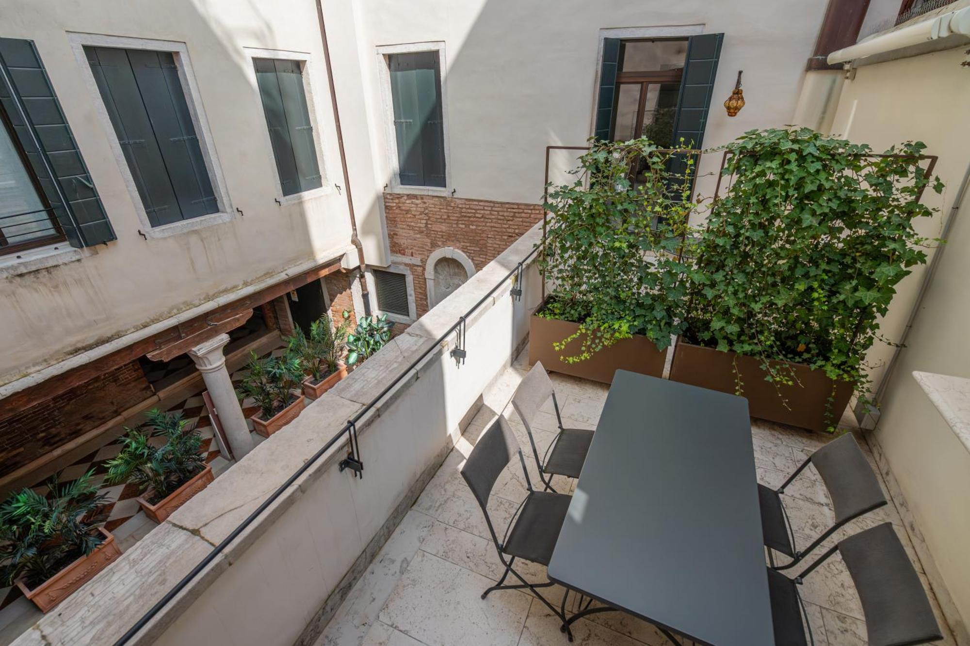 Palazzo Morosini Degli Spezieri - Lifestyle Apartments Венеция Екстериор снимка